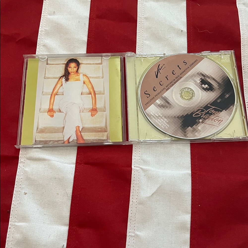 Toni Braxton 'Secrets' CD - Picture 3 of 8